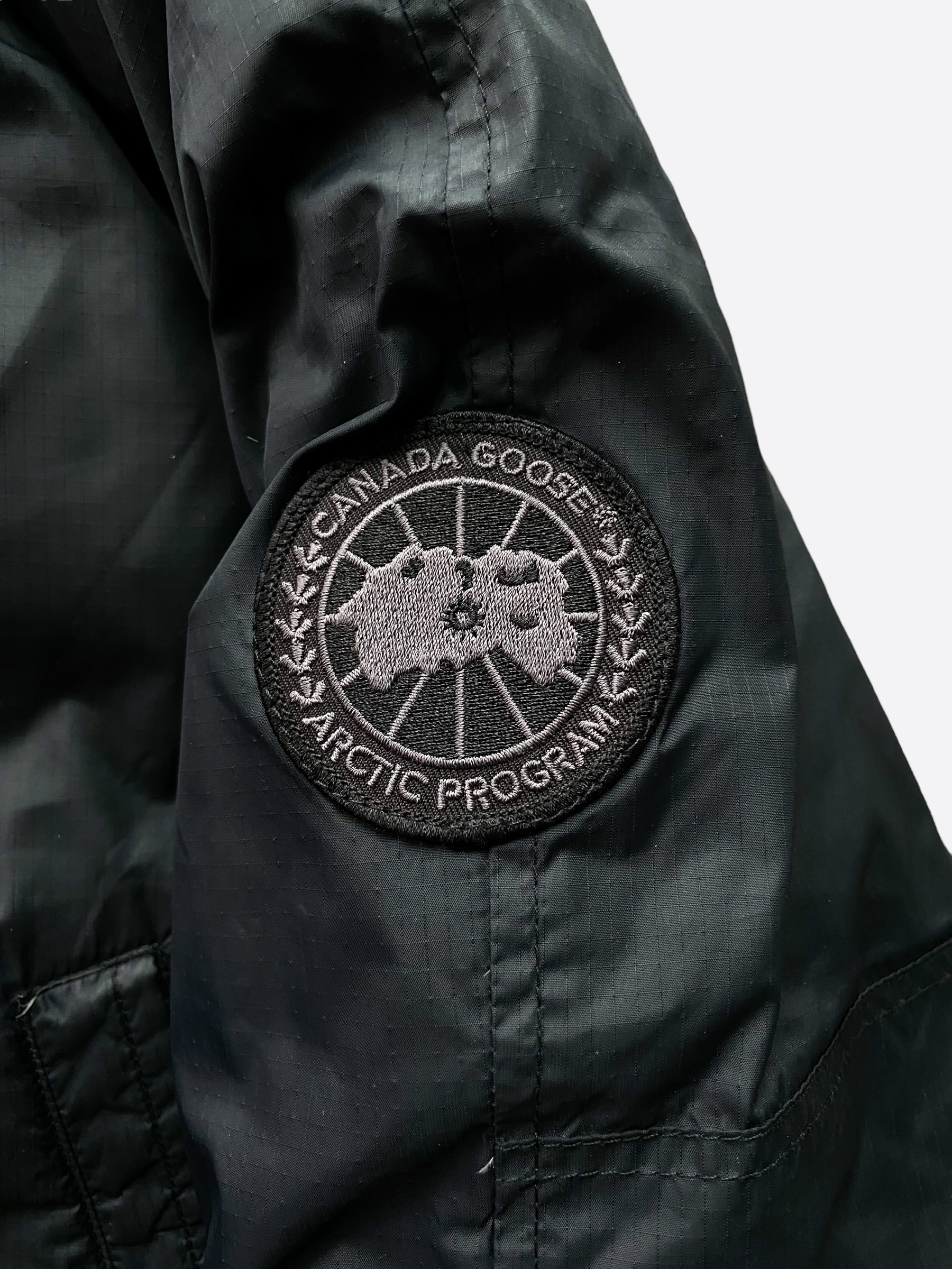 Canada goose yukon bomber black label outlet