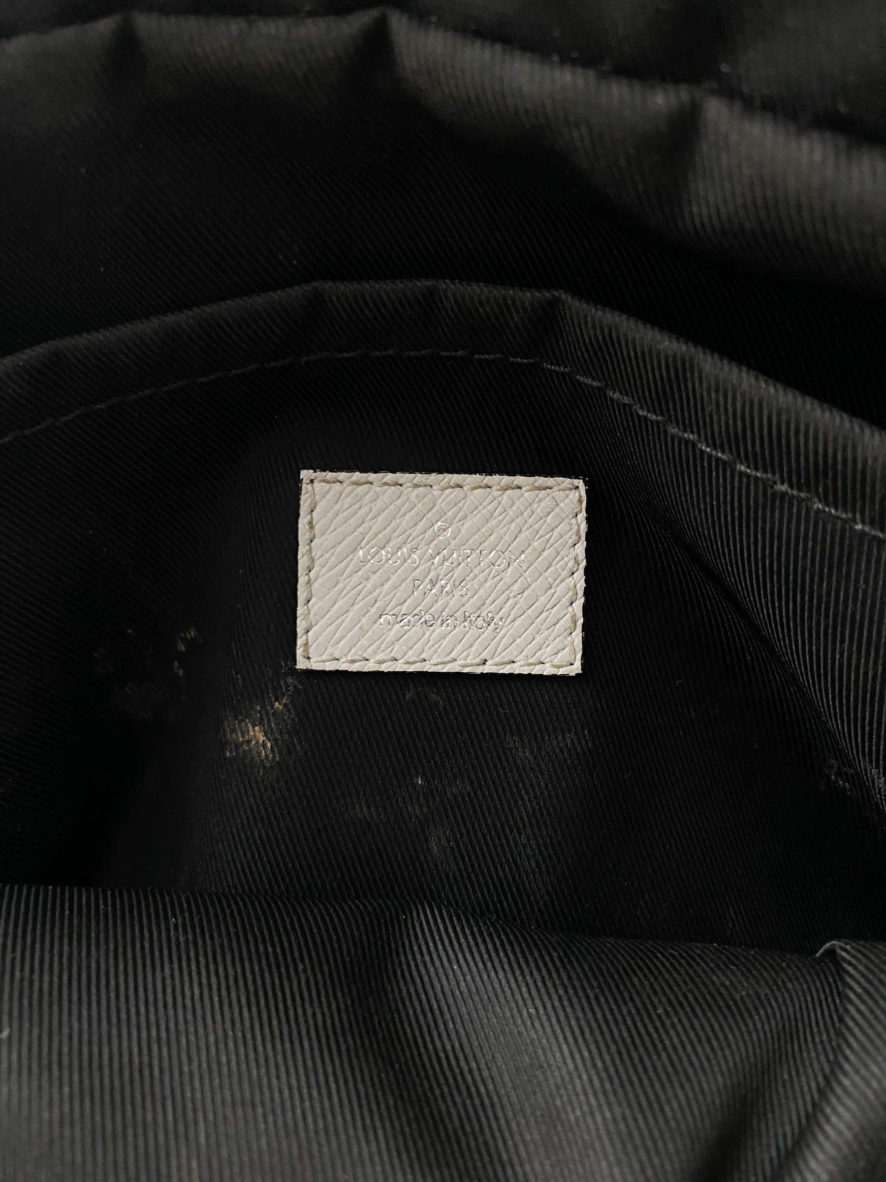 louis vuitton monogram cobalt outdoor messenger bag, Louis Vuitton  Signature Print Optic White T Shirt