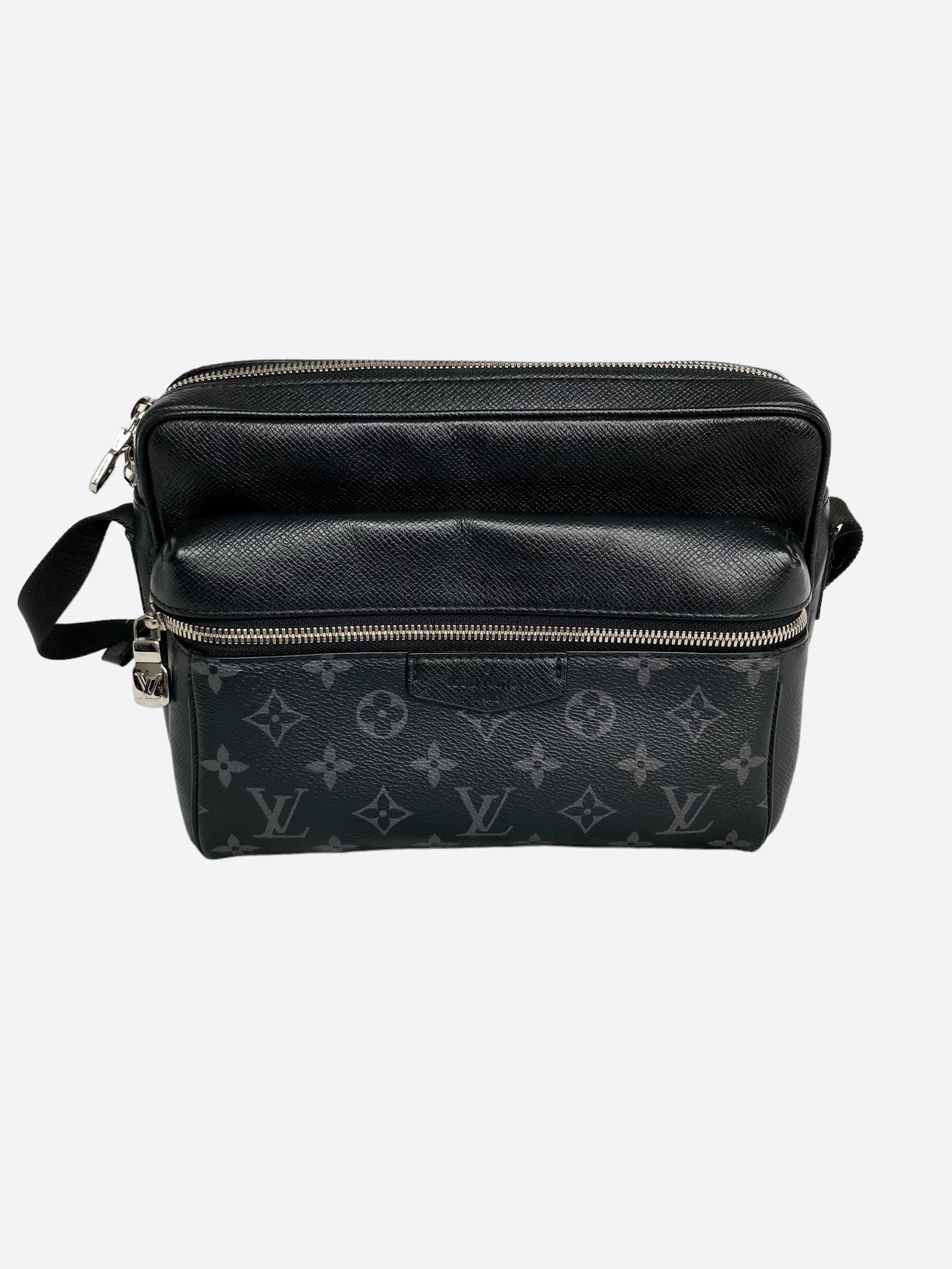 Louis Vuitton Eclipse Monogram Outdoor messenger Bag – Savonches
