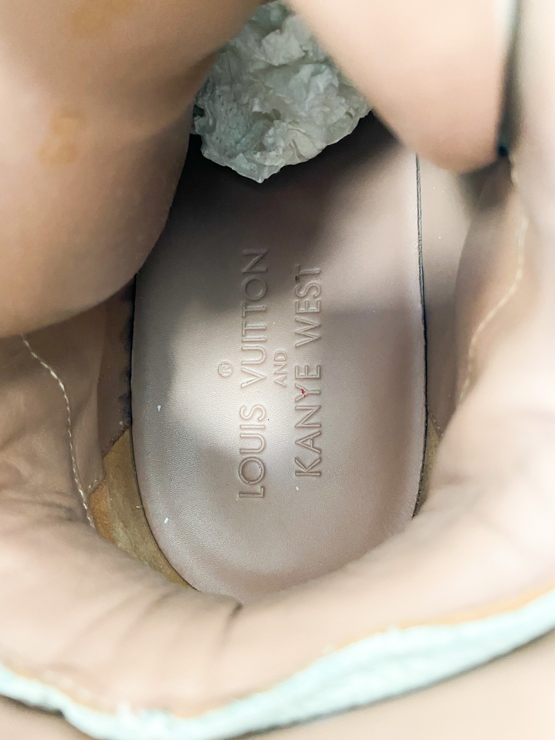 Louis Vuitton Kanye Grey Pink Jaspers – Savonches